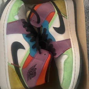 Jordan 1 Mid SE
Multi-Color (W) on stock X in this size for $305